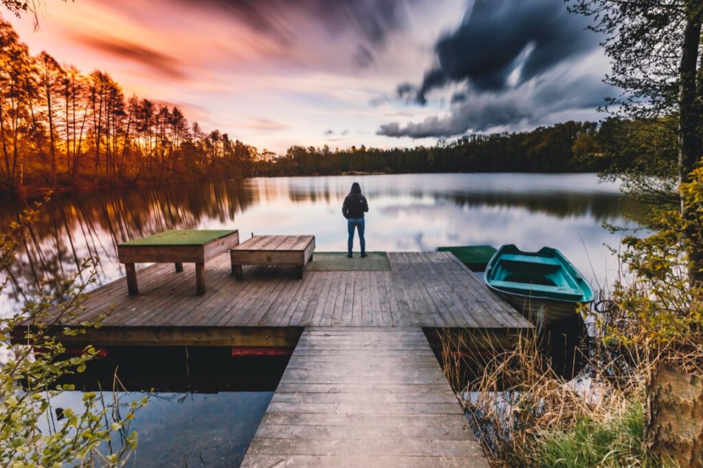 Eksperci rynku nieruchomości radzą przede wszystkim dokładną analizę oferty przed jej zakupem oraz korzystanie z usług profesjonalistów takich jak geodeci czy prawnicy specjalizujący się w prawach gruntowych i budowlanych