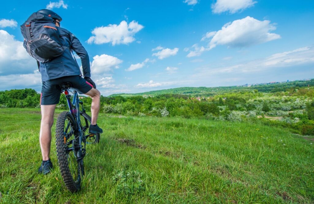Polska, z jej malowniczymi krajobrazami i różnorodnością terenów, stanowi idealne miejsce na rowerowe eskapady